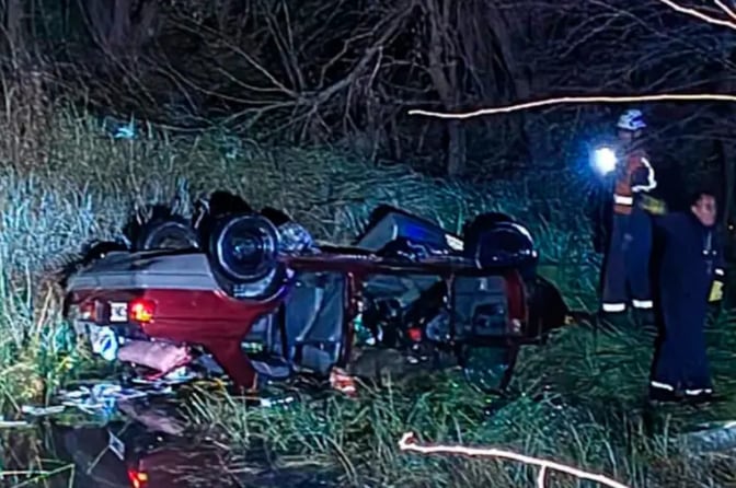 Tragedia en la ruta 9: tres entrerrianos fallecieron luego de que el vehículo caiga a un arroyo