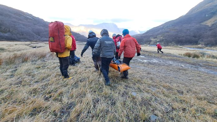 Tragedia en Ushuaia: así fue el operativo para rescatar los cuerpos del guía y la turista uruguaya que murieron en un glaciar