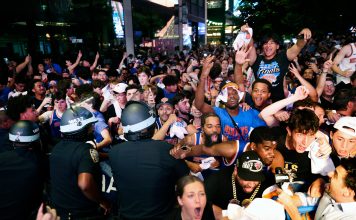 Tras la consagración de los Knicks, sus fanáticos festejaron en todo Nueva York: hubo destrozos y al menos un detenido