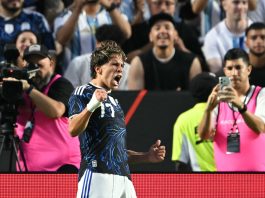 Tres toques de primera, asistencia de taco y definición precisa: el golazo de Giuliano Simeone en el triunfo de Argentina