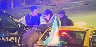 Un padre y su hijo adolescente fueron detenidos por robar un comercio en pleno centro de Mendoza