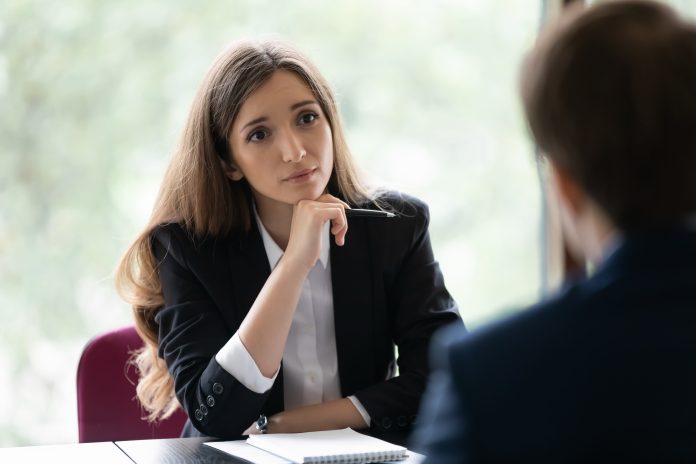 Un problema oculto de la IA: por qué los jóvenes están entre los más afectados para conseguir trabajo