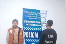Viajaba con su suegra en moto y dos ladrones lo balearon en un tobillo para robarle en plena avenida: los detuvieron