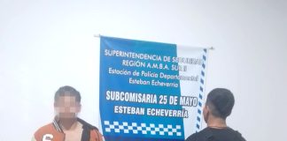 Viajaba con su suegra en moto y dos ladrones lo balearon en un tobillo para robarle en plena avenida: los detuvieron