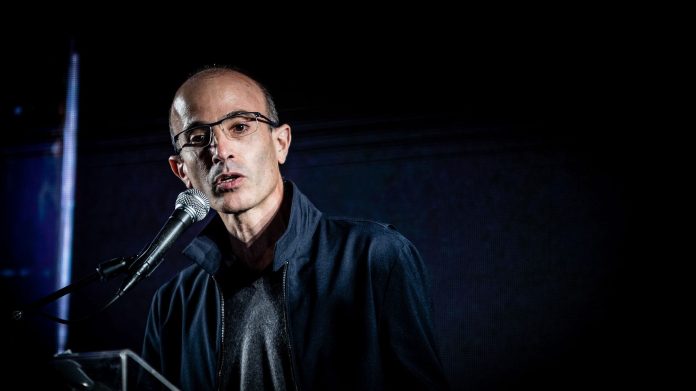 Yuval Noah Harari destacó a Milei como un político audaz, pero cuestionó su idea de darle personalidad jurídica a la inteligencia artificial