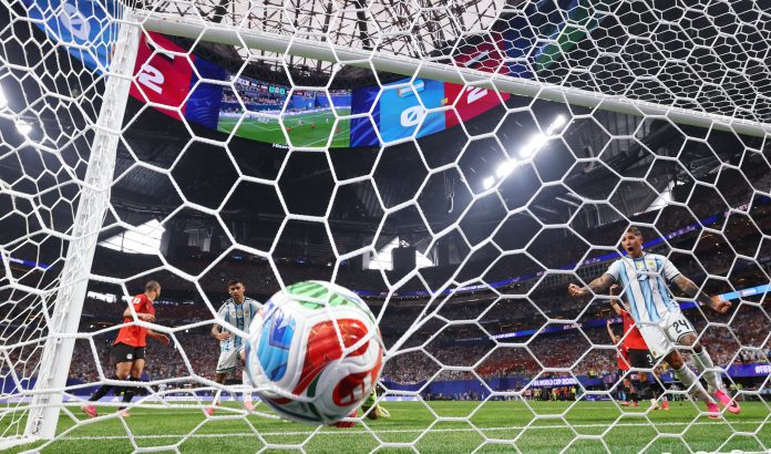 Así fueron los 13 minutos de furia en los que la selección argentina anotó tres goles y logró una histórica clasificación a cuartos del Mundial