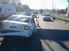 Brutal choque en Panamericana: dio marcha atrás, chocó contra otro auto y dos personas resultaron heridas