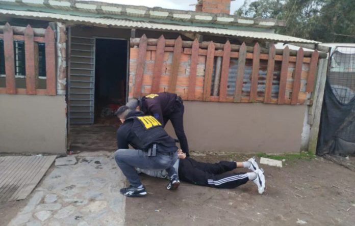 Cayó un hombre que era intesamente buscado en Mar del Plata: intentó huir y se escondió debajo de una cama