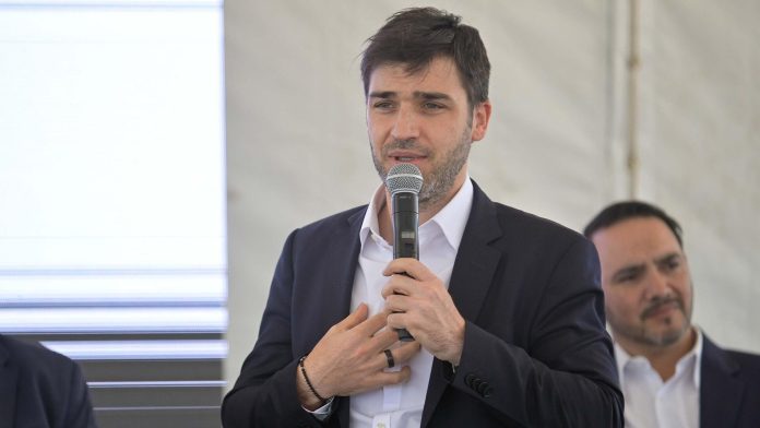 Chubut y el ENACOM firmaron un acuerdo para instalar el segundo cable submarino de fibra óptica del país