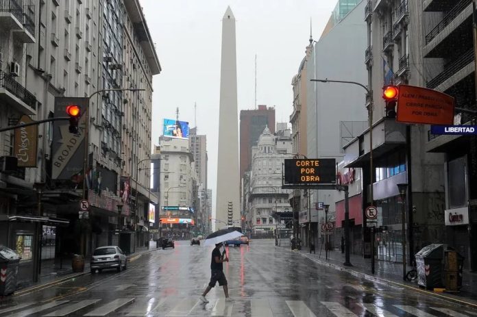 Continúan las lluvias y bajan las temperaturas: cómo estará el tiempo semana y qué provincias están bajo alerta