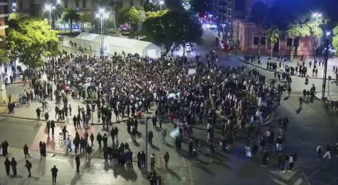 Detuvieron a cuatro personas por robar celulares en Córdoba durante los festejos por el triunfo de Argentina