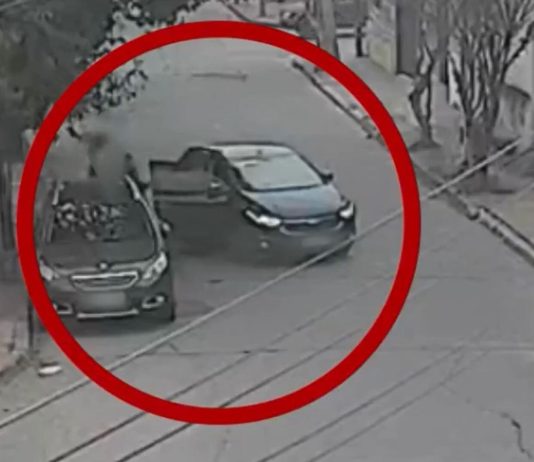 Detuvieron a un chofer de aplicación por amenazar y tirar del auto a una pasajera en Córdoba