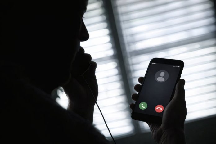 Detuvieron a un hombre acusado de estafar a más de 100 personas con una promesa de empleo en la Justicia