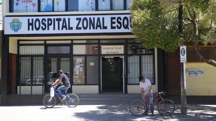 Dos operaciones se realizaron bajo las linternas de los celulares por un corte de luz en un hospital de Esquel: así funcionó el protocolo