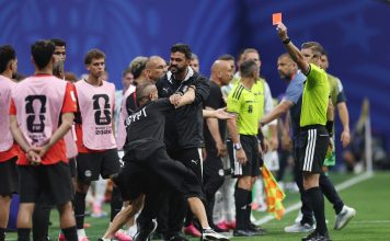 El ataque de ira de un ayudante de Egipto contra Lionel Messi: intentó increparlo de forma violenta y recibió la tarjeta roja