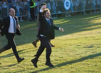 El Gobierno apuesta a que el buen clima mundialista se sostenga hasta el anuncio de la visita del Papa