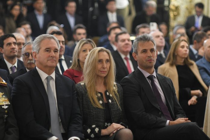 El Gobierno busca mover la primera pieza del plan reeleccionista, mientras sigue el ruido por el caso Adorni