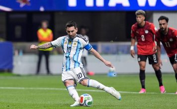 El penal que falló Lionel Messi ante Egipto en los octavos de final del Mundial