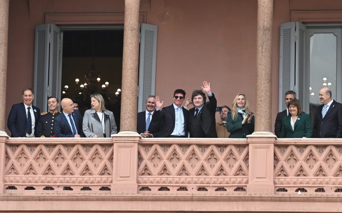 En el Gobierno creen que la interna se aplacó y Milei activa gestos de balance entre las tribus libertarias