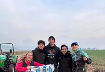 Fue a asistir a una camioneta atascada en el barro y se encontró con el Dibu Martínez: el regalo que le dio el arquero tras la ayuda