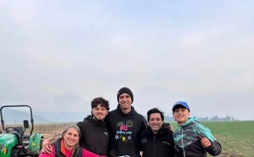 Fue a asistir a una camioneta atascada en el barro y se encontró con el Dibu Martínez: el regalo que le dio el arquero tras la ayuda