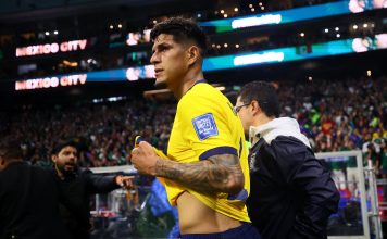 Hincapié se tapó la boca y fue expulsado por la “Ley Vinicius-Prestianni” en México-Ecuador por 16avos de final del Mundial
