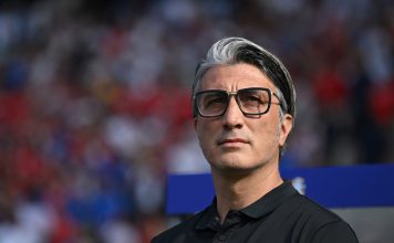 La faceta desconocida del entrenador de Suiza: el “sex symbol” de las gafas virales al que comparan con estrellas de Hollywood