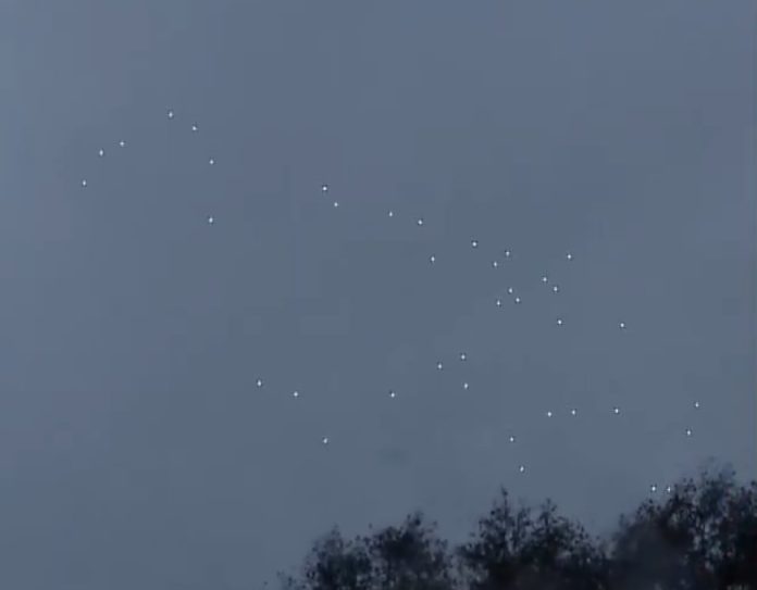 Las fotos y videos del recibimiento a la selección argentina: del show de drones a la “sorpresa” en el aeropuerto