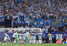 Lo que no se vio del histórico triunfo de Argentina ante Egipto: del cartel del Ratón Ayala a la indicación mágica de Messi