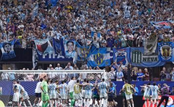 Lo que no se vio del histórico triunfo de Argentina ante Egipto: del cartel del Ratón Ayala a la indicación mágica de Messi