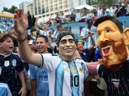 Locura por una entrada para ver Argentina-Inglaterra: los testimonios de los hinchas que buscan a último momento y cuánto valen
