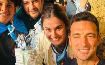Los regalos más curiosos que recibió Scaloni en Pujato tras la final del Mundial: el tributo que lo asombró