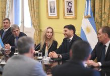 Maximiliano Pullaro firmó en la Casa Rosada el traspaso de la administración de una ruta nacional a Santa Fe