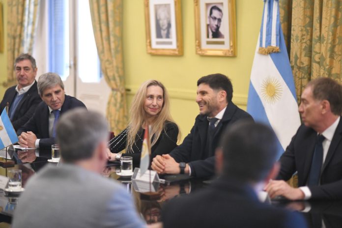Maximiliano Pullaro firmó en la Casa Rosada el traspaso de la administración de una ruta nacional a Santa Fe