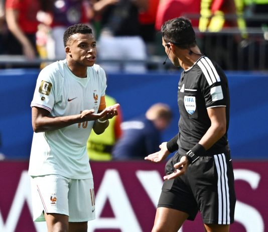 Mbappé reveló el diálogo con Facundo Tello antes del penal que le atajó Bono en Francia-Marruecos: por qué sintió que lo desconcentró