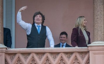 Milei habló de la bandera que mostraron los jugadores de la Selección: «Las Malvinas son argentinas y las vamos a recuperar en el plano diplomático»