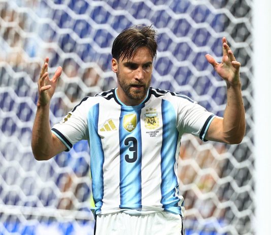 Pasticceria Tagliafico: buscando raíces, el jugador de la Selección se cruzó en Génova con un posible pariente de 84 años
