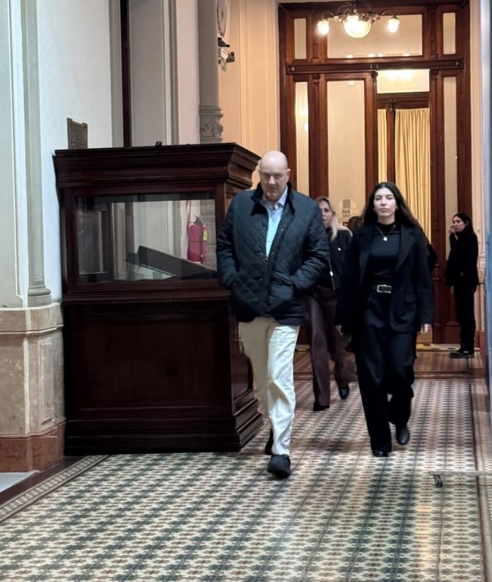 Propiedad privada: Sturzenegger se reunió con Bullrich en el Senado, pero aún no están los votos asegurados