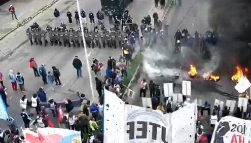 Protestas de la CGT, en vivo: la Infantería intenta despejar un piquete de agrupaciones de izquierda en Avellaneda