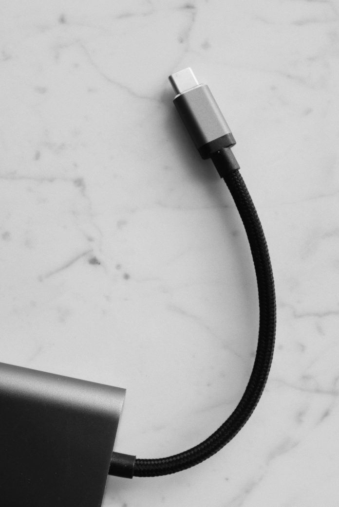 Qué diferencia hay entre el USB violeta y el común
