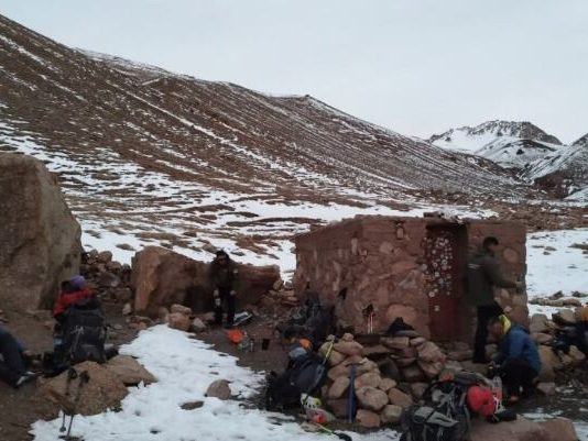 Rescataron a cuatro personas que se habían extraviado en medio de la Cordillera de los Andes
