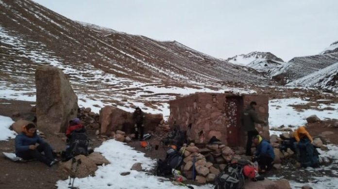 Rescataron a cuatro personas que se habían extraviado en medio de la Cordillera de los Andes