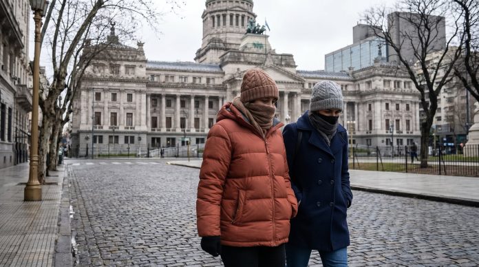 Siguen las neblinas y el frío en el AMBA: cuándo comenzarán a subir las temperaturas