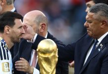 Sin la Copa y sin Messi en el avión, vuelve Tapia y deberá enfrentar tres frentes de tormenta tras la pausa del Mundial