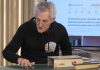 Tiene 74 años, empezó a practicar fingerboard en la pandemia y hoy es una de las figuras más queridas de la disciplina
