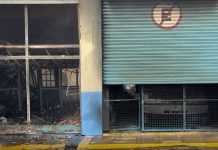 Tigre: se incendió una fábrica de colchones, el fuego afectó un galpón de papeles y hay peligro de derrumbe