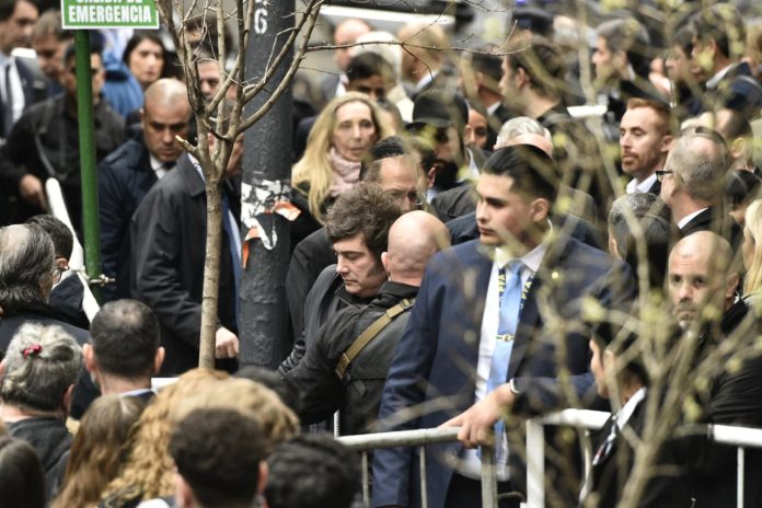 Tras el contundente reclamo de la AMIA, el Gobierno prometió colaborar con la causa pero no tiene en carpeta nuevas medidas