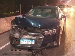 Un auto chocó contra una estación de servicio en la General Paz y se prendió fuego: hay tres heridos