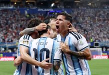 Un chofer escuchó el gol de Enzo Fernández por radio y se desató un eufórico festejo en el colectivo