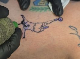 Un fanático se tatuó el quite de Paredes ante Egipto: la reacción del jugador de la Selección